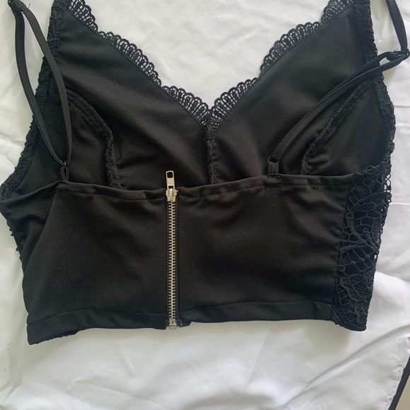 Super cute crop top - Picture 2 of 2